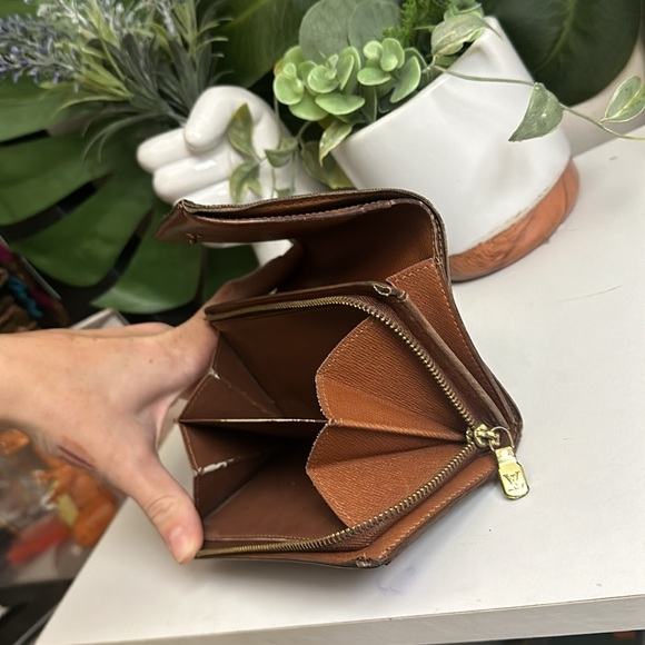 Louis Vuitton Small Monogram Wallet - Picture 11 of 15